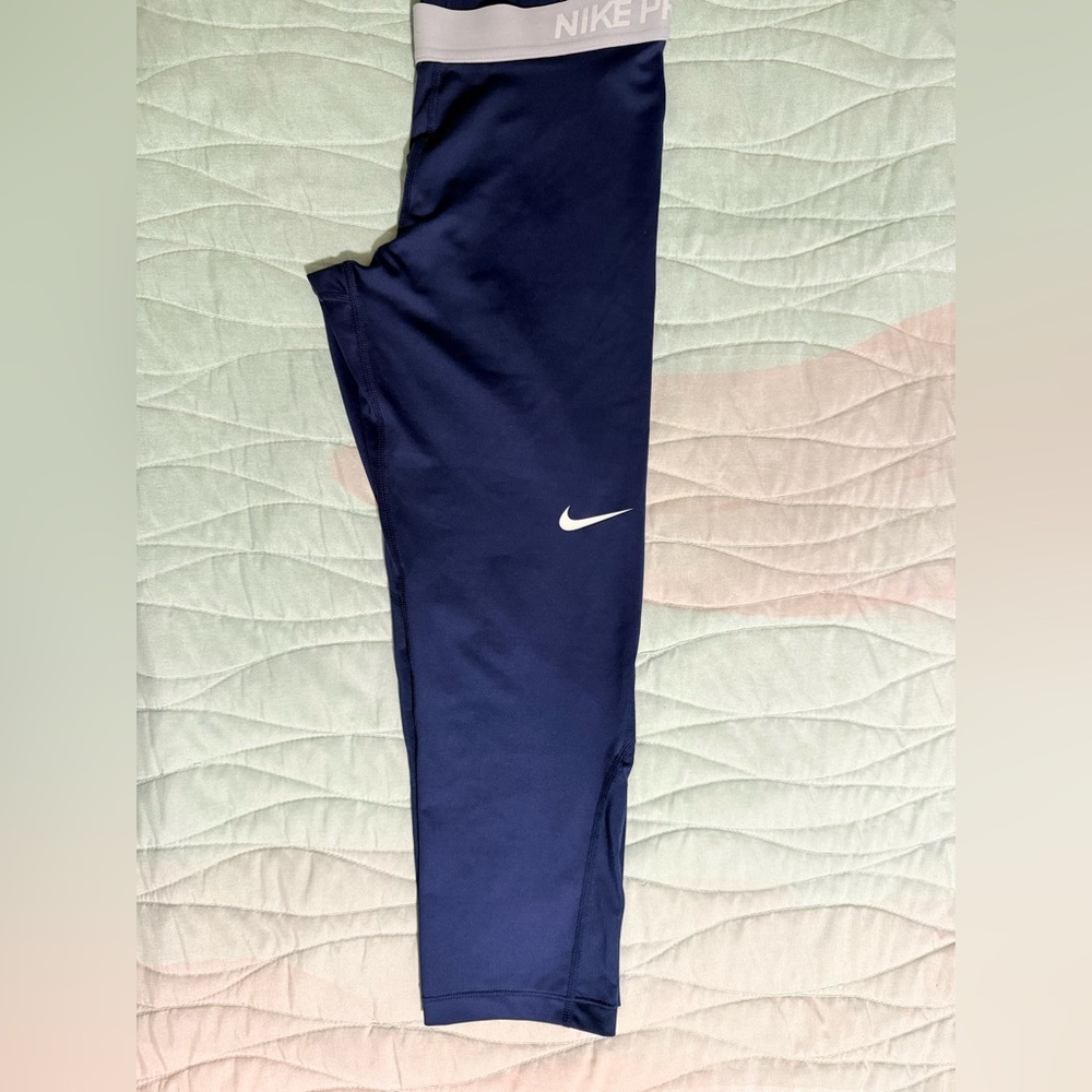 NWT - Nike Pro Dark Blue Cropped Leggings - Picture 3 of 8